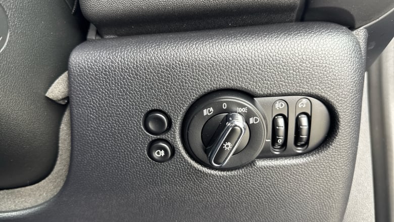 MINI Hatchback 1.5 Cooper Exclusive 3dr Auto Petrol Hatchback